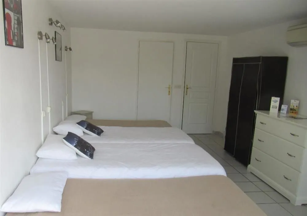 Royal 2* Paris